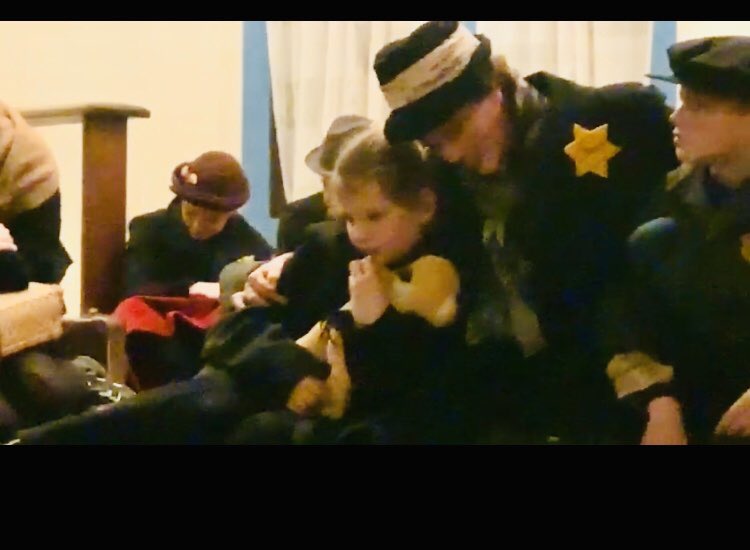 Tsiwja's tweet photo. @blokhoes ‘ t Bonzen op de deur,de vernederende bevelen,het gejammer en gesteun van de mensen,ja óf dat binnenkwam. Zo ging t ook met m’n ouders. De jodenster op de kleding was confronterend. ‘t spel van jullie toneelvereniging Klaver was indrukwekkend n aangrijpend Welke bad guy was jij? https://t.co/20CfissUtU