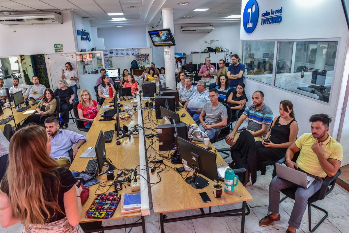 UNOentrerios's tweet image. La redacción de @UNOentrerios estuvo colmada este miércoles para recibir a Carla Nudel (@carlanudel) integrante de #GoogleNewsLab que nos capacitó en el manejo de herramientas de búsqueda avanzada, visualización de datos y verificación de contenidos. Gracias @googleargentina 🔧💻