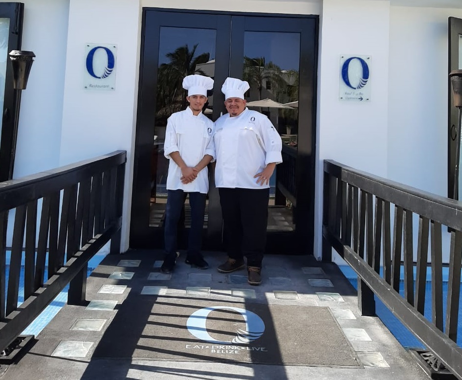 LasTerrazasBZE's tweet photo. We are proud to present Arnold, our newest Cook at #ORestaurant, with his new Chef whites! Come see Arnold and Chef Nolvin today for lunch or dinner. https://t.co/OkvM1dpiBb

#onlyatO #chefcoat #cheflife #LasTerrazasResort #proud #promotion https://t.co/LtLDMgH7Pz