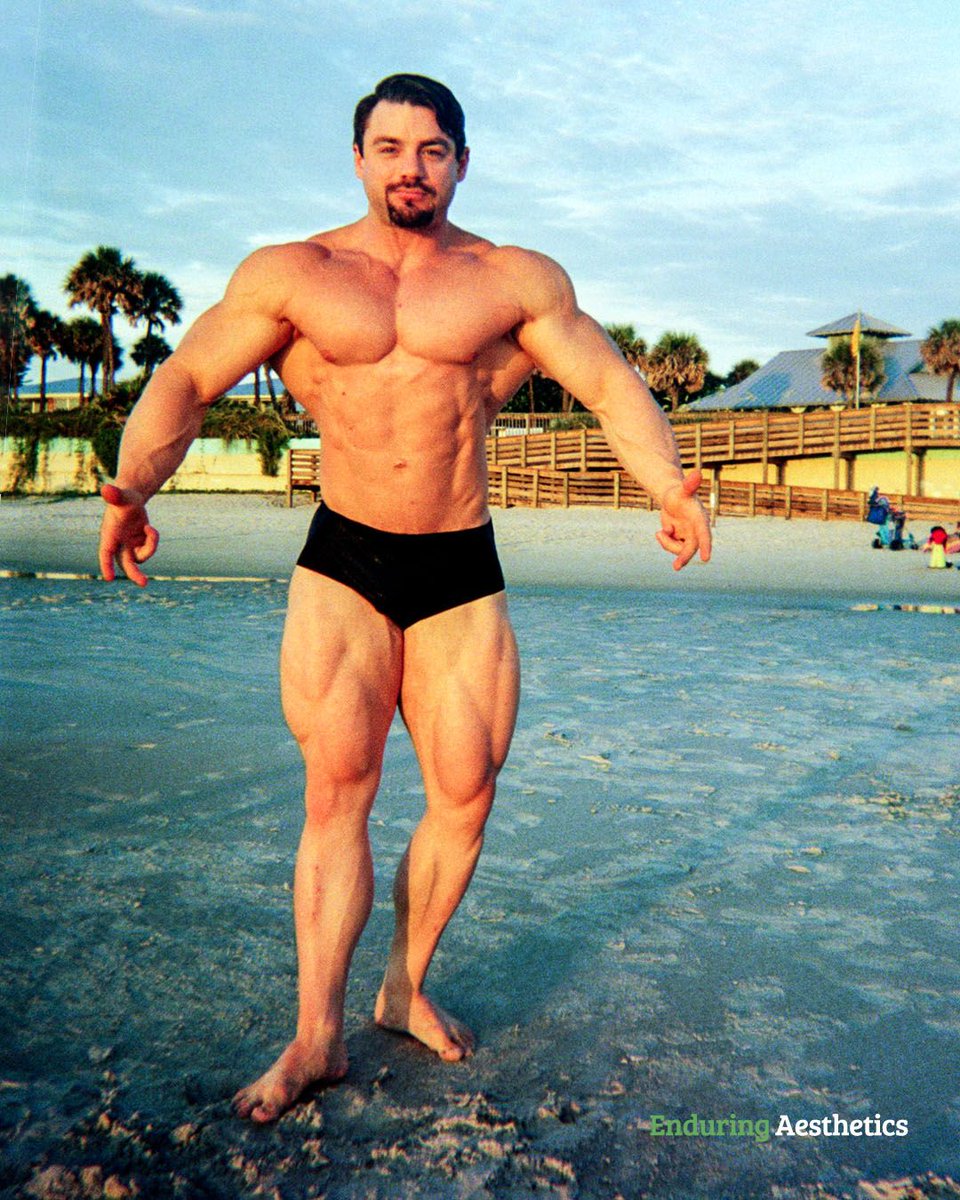 EAbodybuilding's tweet photo. A big Happy Birthday to Jason Lowe (@ifbb_broku)! Appreciate all the times you woke up before the sun to pose in the cold while I practice my craft bro, lol! BIG things coming in the future for this one, no doubt! #Bodybuilding #BeatYourBest #RoadToOpen #Broku #EnduringAesthetics https://t.co/3b9vK868bM