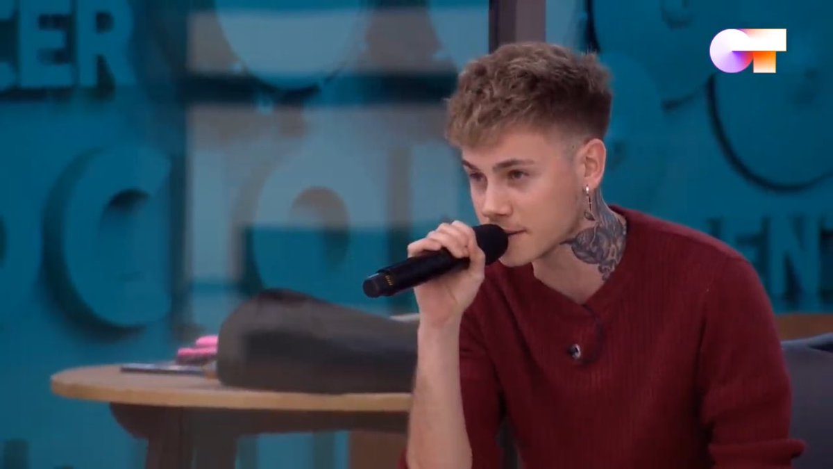 malfoystyles_'s tweet photo. A mi sinceramente, Hugo me mira así y no doy una santa nota. Anaju yo te entiendo hija #OTDirecto29E https://t.co/FqWXiEQ14Z