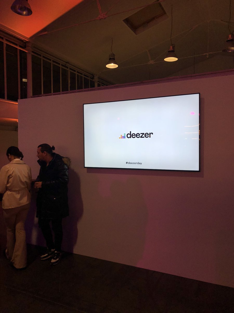 unpotedanslacom's tweet photo. En place pour le #deezerday 🤜🏻🤛🏻 https://t.co/Nwe7YMmp0p