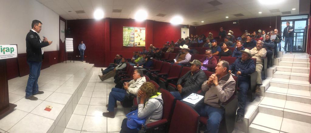 LagunaSeder's tweet photo. Coordinador Regional de @SEDERCOAH Teodoro Arguijo con la representación del Secretario @flores_mendez,  inaugura  Curso Taller “Producción Intensiva de higo” dirigido a productores interesados en el establecimiento de este cultivo @INIFAPCOAHUILA @mrikelme #FuerteCoahuilaEs https://t.co/X358HEeOCV