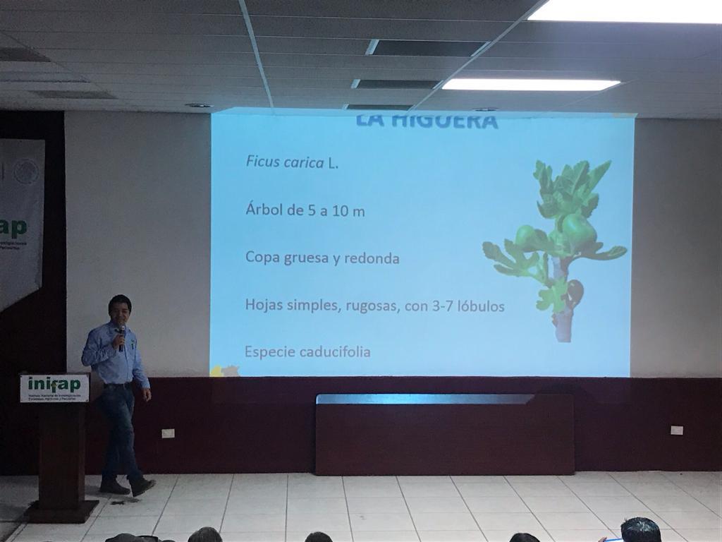 LagunaSeder's tweet photo. Coordinador Regional de @SEDERCOAH Teodoro Arguijo con la representación del Secretario @flores_mendez,  inaugura  Curso Taller “Producción Intensiva de higo” dirigido a productores interesados en el establecimiento de este cultivo @INIFAPCOAHUILA @mrikelme #FuerteCoahuilaEs https://t.co/X358HEeOCV