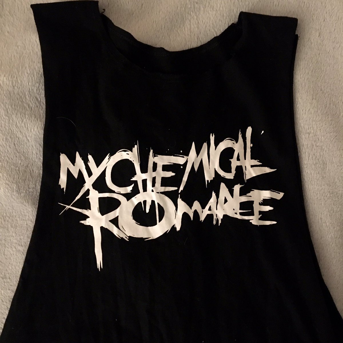 MCROfficialST's tweet image. RT this tweet, follow us, and tell us what 2020 My Chemical Romance dates you’ll be attending. Win this MCR tank, winner picked randomly 2/5. #MCRXX