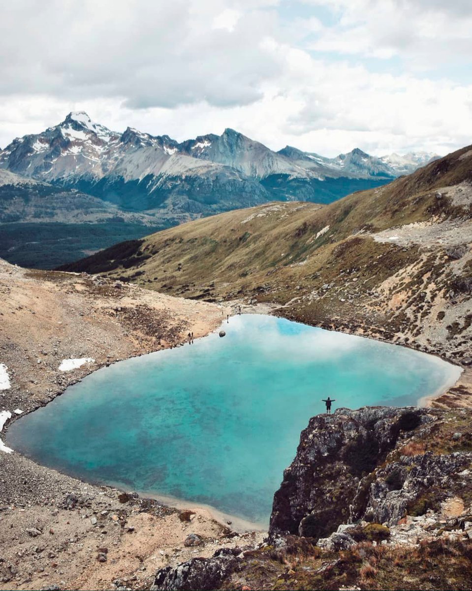A casi 5 kilómetros de la Laguna Esmeralda, se encuentra su hermana menor, la Laguna Turquesa. Separada por la Ruta Nacional 3, llegar hasta allí no es tan fácil, ya que el sendero tiene un desnivel de 400 metros, pero la vista vale la pena.