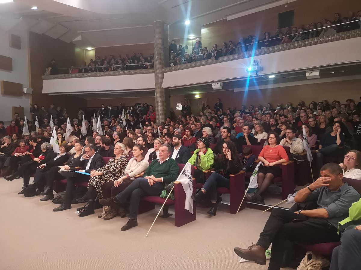 Premier grand meeting autour de 4 axes de <a href="/PierreHurmic/">Pierre HURMIC</a> et ses colistiers de la liste d'union de la gauche #BordeauxRespire pour les #municipales2020 dans une athénée municipale remplie #Bordeaux