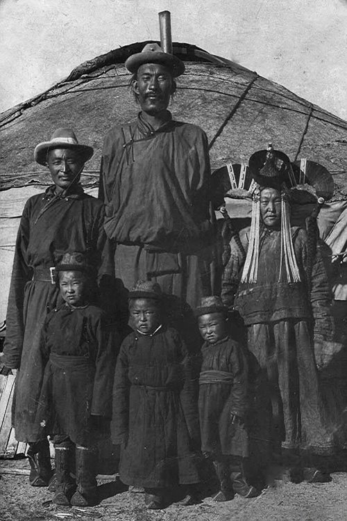 Раньше здесь жило много монгол раскрой. Ундур Гонгор. Монгол Гонгор. Монголия 19 20 века. Урга Монголия.
