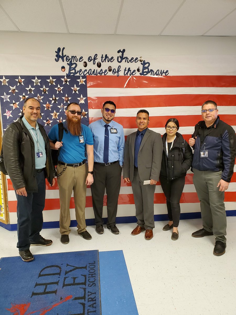No wonder #TeamSISD is the best in the World. It is always a great pleasure to welcome the best Technology Team who supports our campus! #TeamSISD @HReyna_TECH @HDHilley_ES <a href="/AOchoa_TECH/">Andrew Ochoa, RTSBA</a> <a href="/EAragon_TECH/">Erica M. Sustaita</a> <a href="/CorinaJCowboys/">Corina Jones</a> @LHerrera_HDHES