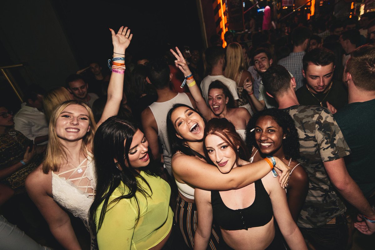 JusCollege's tweet image. Who’s ready for spring break? 🤚#juscollege #springbreak