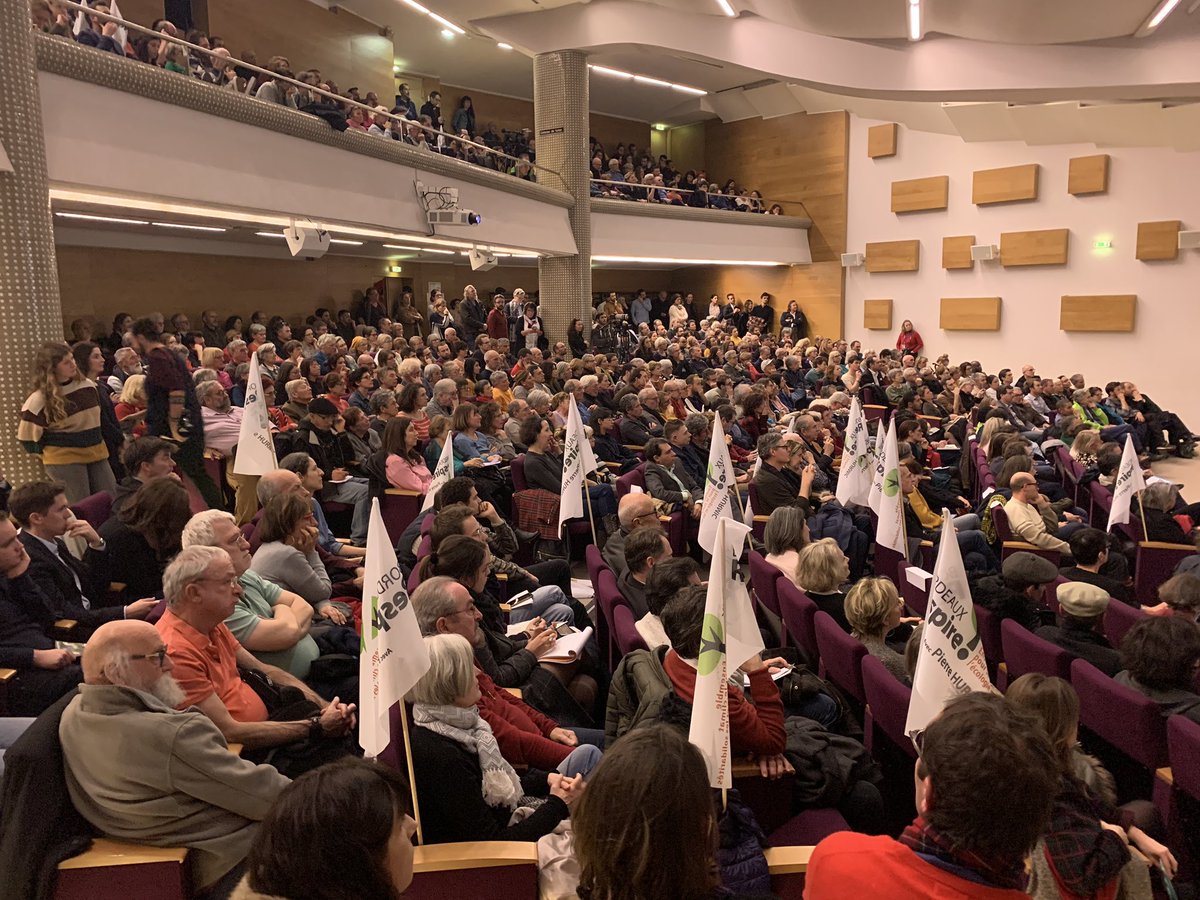 Salle comble pour le meeting de la liste #Bordeauxrespire autour de <a href="/PierreHurmic/">Pierre HURMIC</a> et <a href="/EmmanuelleAjon/">Emmanuelle Ajon</a> à l’Athénée. #Bordeaux #Municipales2020. Pour une vile #écologique #sociale et #responsable <a href="/ps_gironde/">Parti Socialiste Gironde</a> <a href="/partisocialiste/">Parti socialiste</a>
