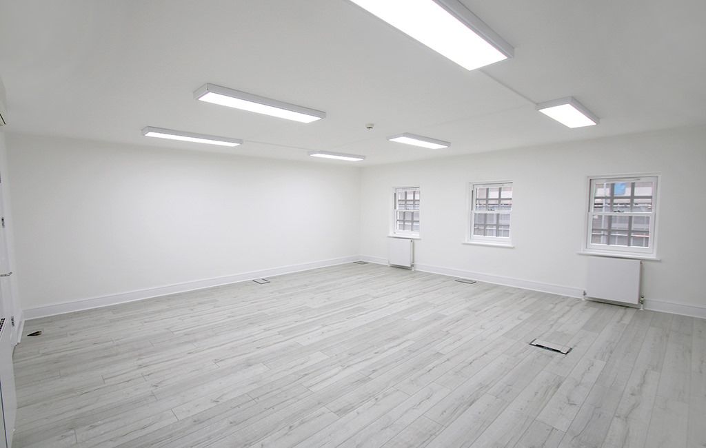 PearlAndCoutts's tweet image. Smartly refurbished #OfficeSpace #ToLet on fashionable Percy Street in #Fitzrovia. 450 Sq Ft of light, open plan space. Sought-after location, loads of space saving storage cupboards. £19,500 pa. Call the commercial team on 020 7843 9189 for more details buff.ly/32QrDR8