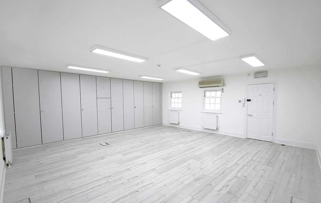 PearlAndCoutts's tweet image. Smartly refurbished #OfficeSpace #ToLet on fashionable Percy Street in #Fitzrovia. 450 Sq Ft of light, open plan space. Sought-after location, loads of space saving storage cupboards. £19,500 pa. Call the commercial team on 020 7843 9189 for more details buff.ly/32QrDR8