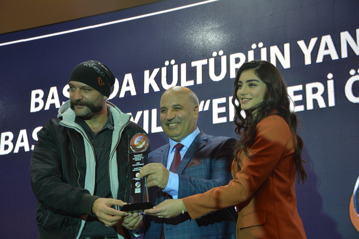 dbmd2012's tweet photo. 2020 Yılının İlk Haftasında Çırağan Sarayı'nda Gerçekleştirmiş Olduğumuz ''Basında Kültürün Yansımaları ve Başarıda Yılın En'leri Ödül Törenimizde Ödüller Çok Değerli Sahiplerini Buldu..@mmehmetbozdag @KurulusDizisi @atvcomtr 👏 #KurulusOsman #atv #burakozcivit #balahatun #samsa https://t.co/DSbu8EXymB