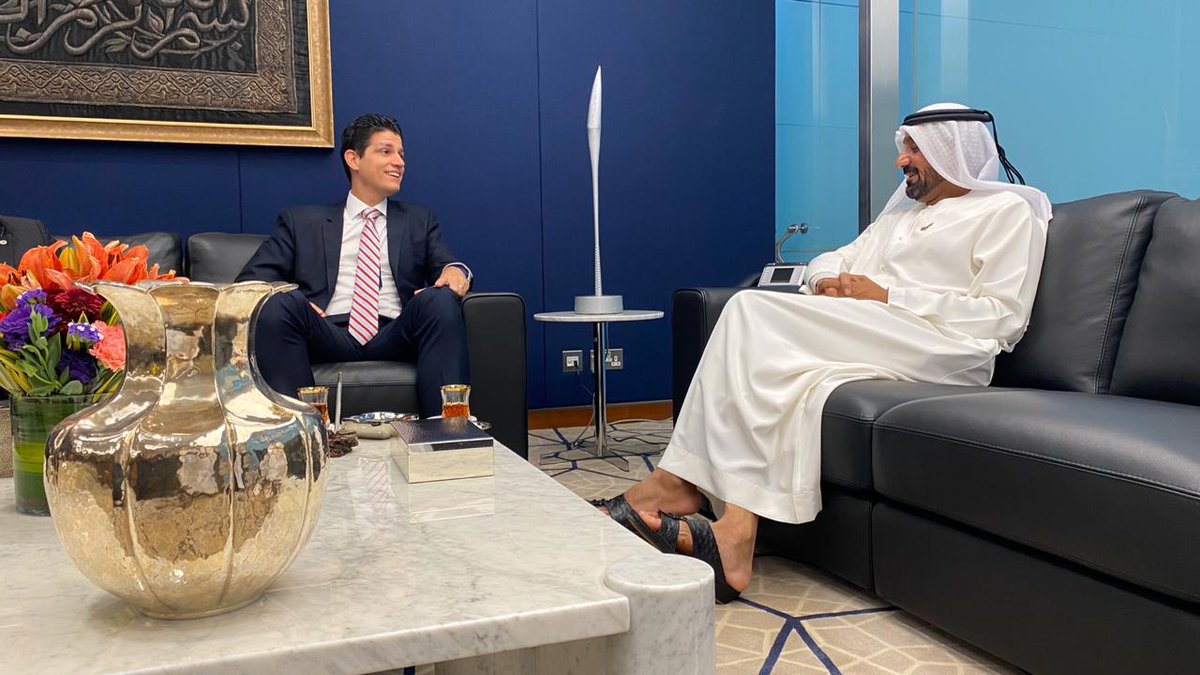 No 3º dia de agenda no @GIASummit, em Dubai, o secretário-executivo do @Minfraestrutura, @Marceloscf2, reuniu-se com o CEO da @Emirates, HH Sheikh Ahmed bin Saeed Al Maktoum, para conversar sobre a consolidação da empresa no 🇧🇷 e a possibilidade de criação de novas rotas. ✈