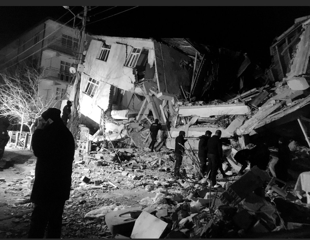 Elazığda yaşanan 6.8'lik deprem sonrası Devletimizin yaptığı yardımlar çok çok kıymetli ve takdire şayandır fakat Elazığ'da felaket çok daha ağır yaşanıyor. Devletimiz biran önce Elazığı afet bölgesi ilan etmelidir. #ElazığAfetBölgesi <a href="/suleymansoylu/">Süleyman Soylu</a> <a href="/murat_kurum/">Murat KURUM</a> <a href="/RTErdogan/">Recep Tayyip Erdoğan</a>