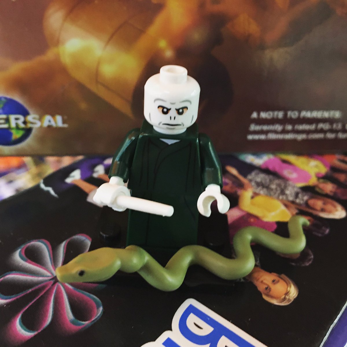 ccwtoys's tweet photo. Lego Harry Potter Voldemort Minifigure #toyoftheday #lego #legominifigures #legominifigs #harrypotter #legoharrypotter #voldermort #lordvoldermort #hewhoshallnotbenamed https://t.co/MtuJYm0pLj