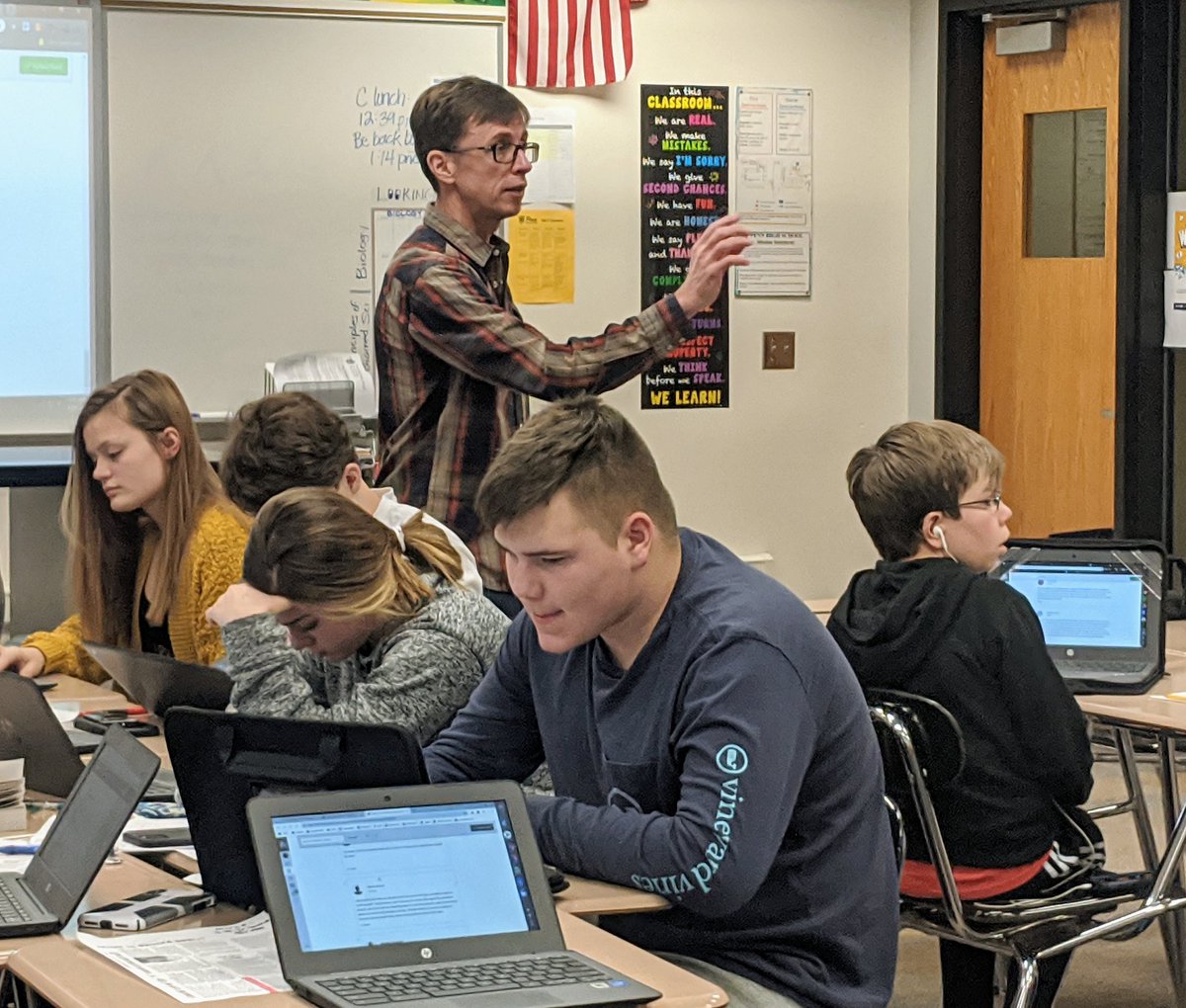FreshAcademyPHS's tweet photo. In @ktmcnulty's class, students are sharing their voices on some really challenging questions and finding connections on discriminatory language from past to present. @PennPride365 https://t.co/BMpHtuja1l