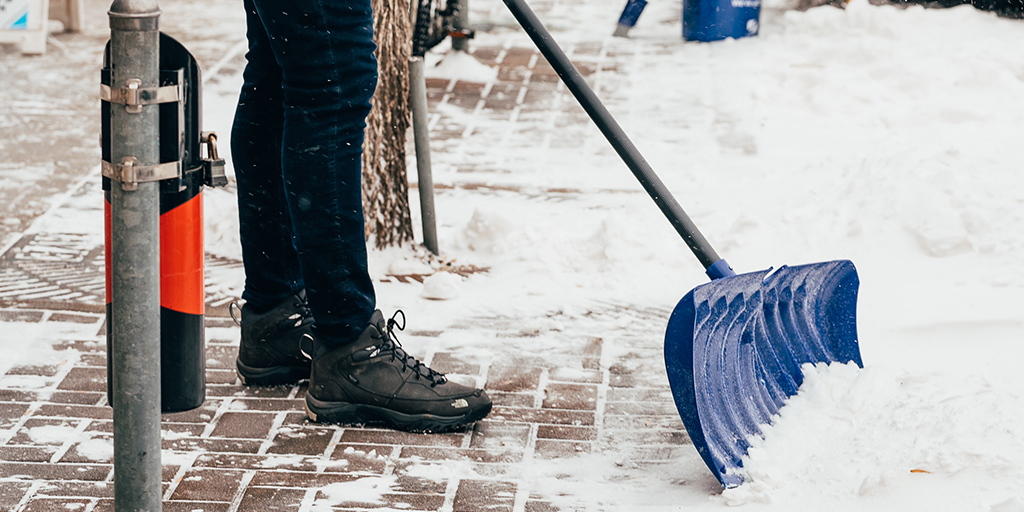 cityofsaskatoon's tweet image. 🏄 Aloha, Saskatoon! As we all pretend it’s just white-sand out there, there’s no denying how much we appreciate your patience as our crews work around the clock to keep everyone safe. Thank you snow much! ❤ #yxe #snowproblem