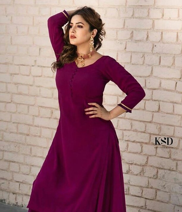 RowdyRahul20's tweet photo. #SolidWomanRashami
Now decide guy's...Who will be in Top 2 position... finale is coming soon.
RT 🔂 #RashamiDesai
Like♥#ShehnaazGill
#SanaOnFire #IAmWithSana
#KeepShinningSid #AsiManshi
#Keepthistrending #Shehbaaz #DevoshamiReunion #AsimRiyaz #DevoleenaBhattacharjee https://t.co/YpkA7XjYZu
