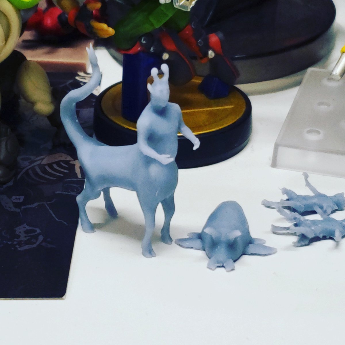 sneakernetmusic's tweet photo. Additions to #geekdesk via @LordRavenscraft and @DM7DragonFyre : #andalite , #yeerk , and a couple dead #helmacrons from #Animorphs!
#3dprinting 
@kaaauthor @MichaelGrantBks https://t.co/vTPRq54O5P