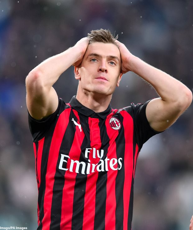 Milan_UK's tweet photo. Polish striker Krzysztof Piątek (24) is joining Bundesliga outfit Hertha Berlin for a fee believed to be €28 million. Thanks for the memories Krzysztof! 🇵🇱 

GAMES: 42 

GOALS: 16 

ASSISTS: 2 https://t.co/OLY6PVV5Ji