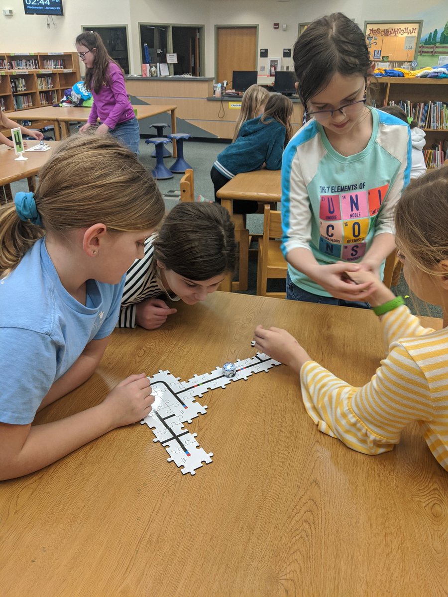 MrsPageTurner's tweet photo. Problem solving 🧩
Critical thinking 🤯

@Ozobot in action with Club Ada &amp; Rosie 👭
#STEAM #GirlsWhoCode https://t.co/fqYigUFOJA