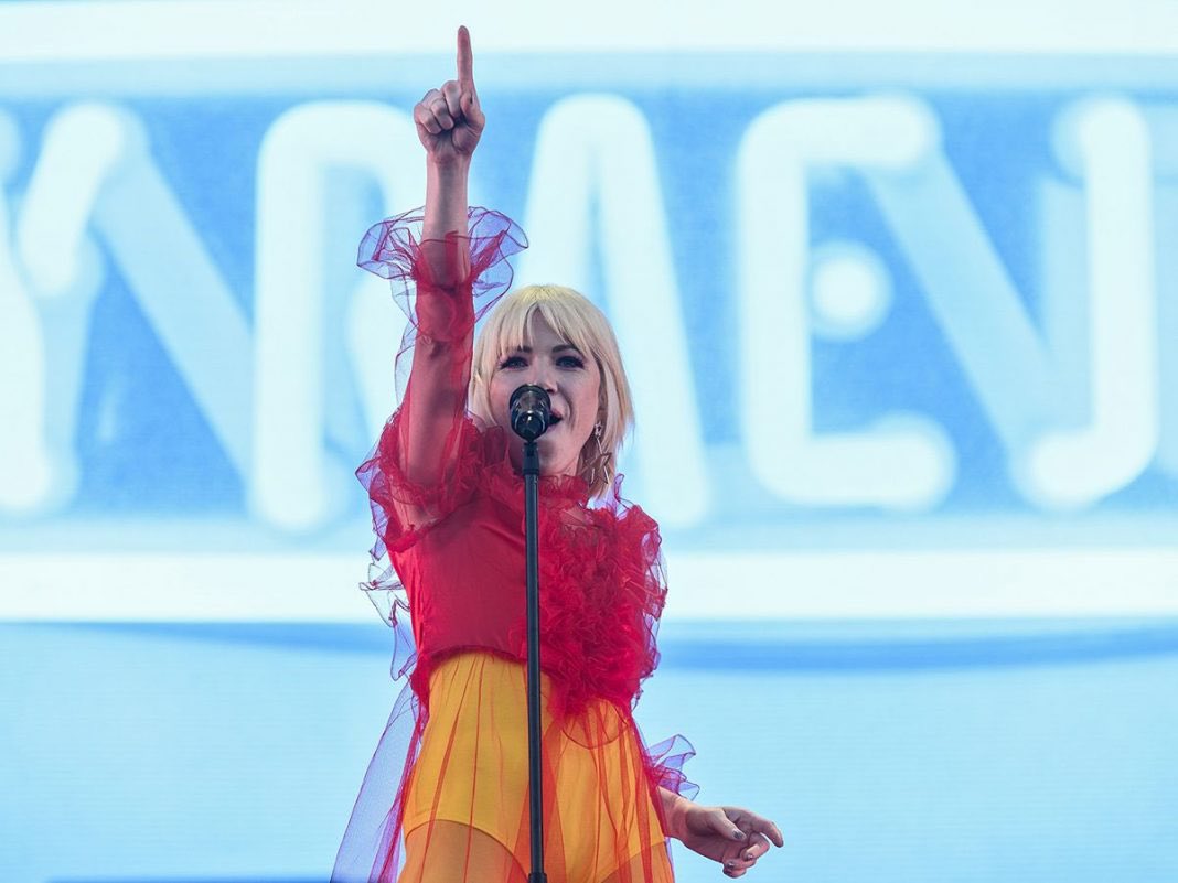 carlyraethebae's tweet photo. Friendly reminder of E•MO•TION’s power. It charted high on many end of year best album charts 🔥 https://t.co/Kq9nV7Ob1F