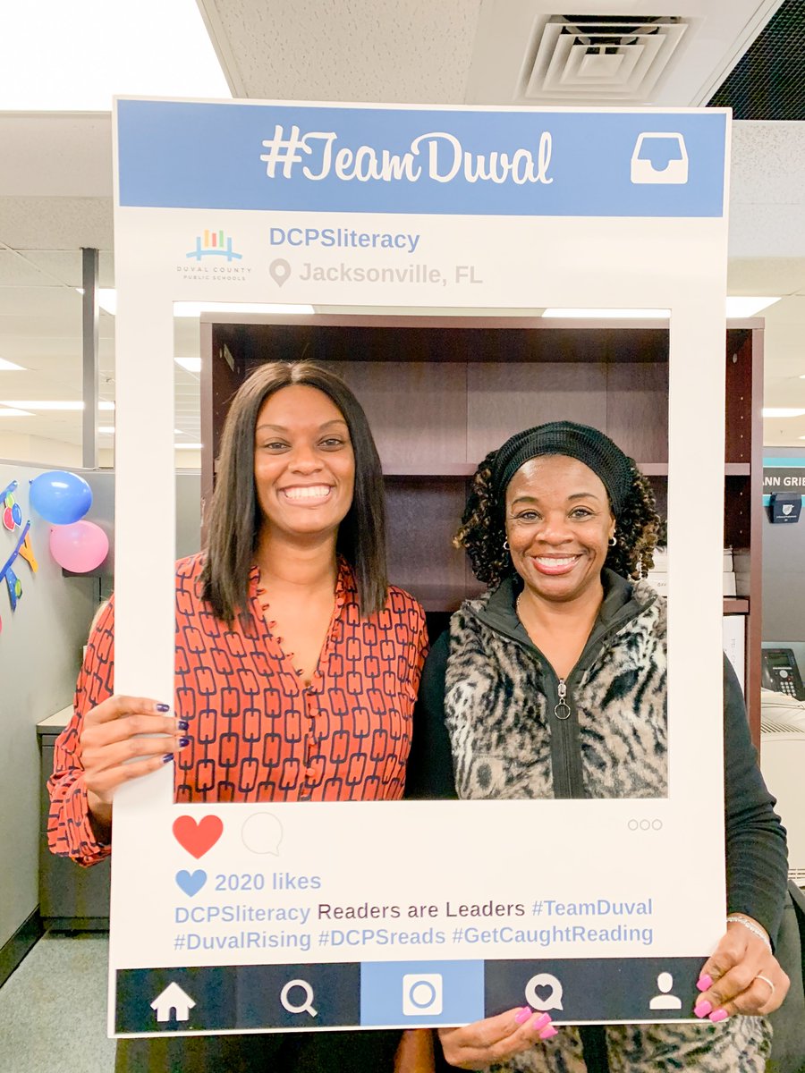 SPOTTED: More DCPS employees out and about spreading literacy love! 📓❤️#literacyweek #DCPSreads #booksbeloved #duvalrising #teamduval #GetCaughtReading #FLedu #CLW2020 #FLCelebratesLiteracy