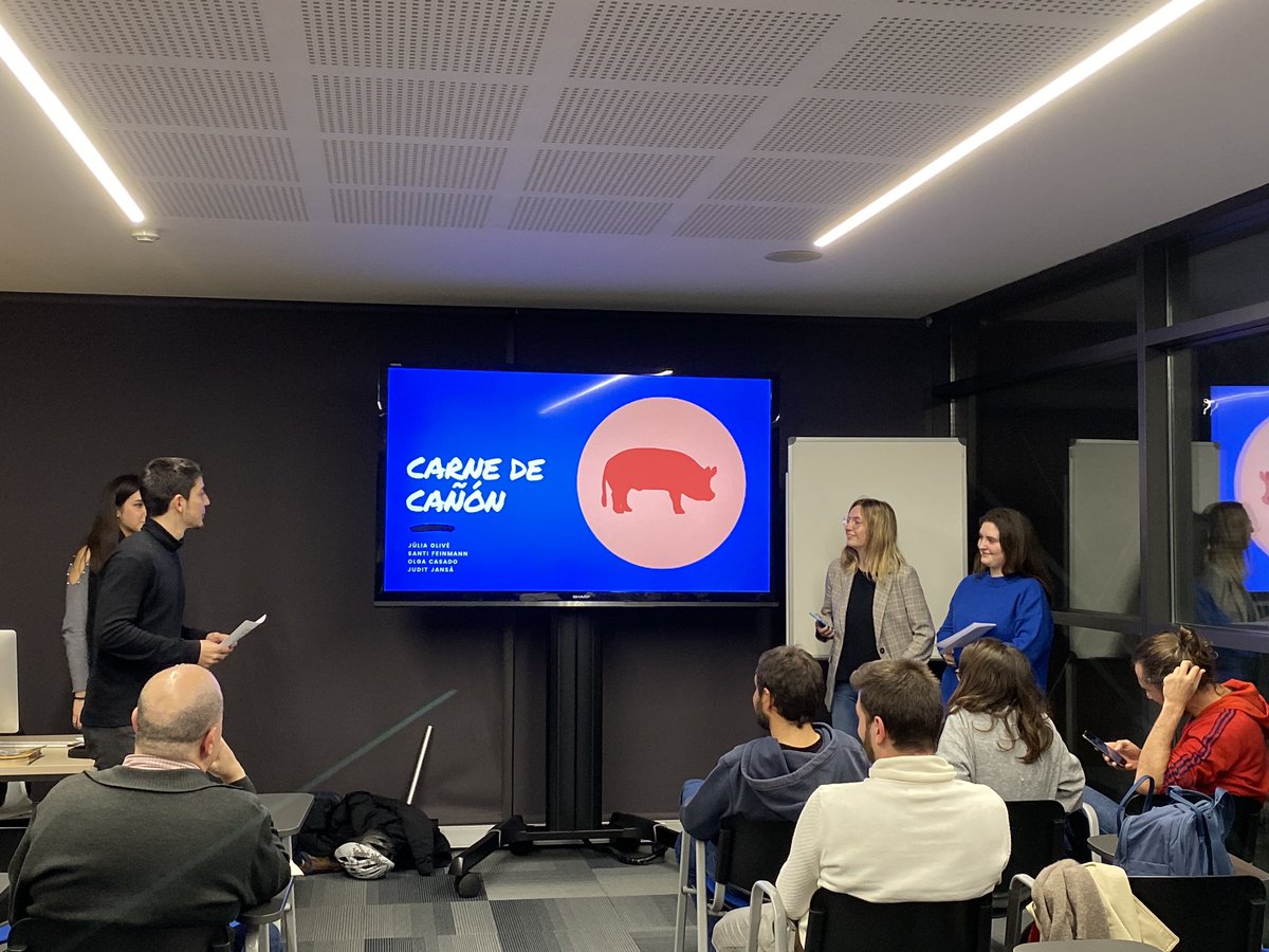 Avui els alumnes de #compolmàster han presentat l’anàlisi i propostes de millora/continuïtat de les #campanyes ‘25 Gramos’, ‘Carne de cañón’ i ‘Dame veneno’ amb Irina Tasias i Jordi Escoda de <a href="/JusticiaAliment/">Justicia Alimentaria</a>