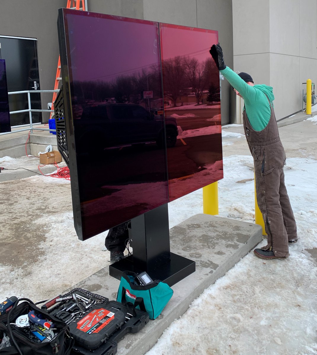 QuikServePOS's tweet image. Our first installment of outdoor digital menu boards for @tacojohns is complete! We must say, those Taco Perfectos are looking delicious thanks to the eye-catching videographics. 

#DigitalMenuBoards @PingHD