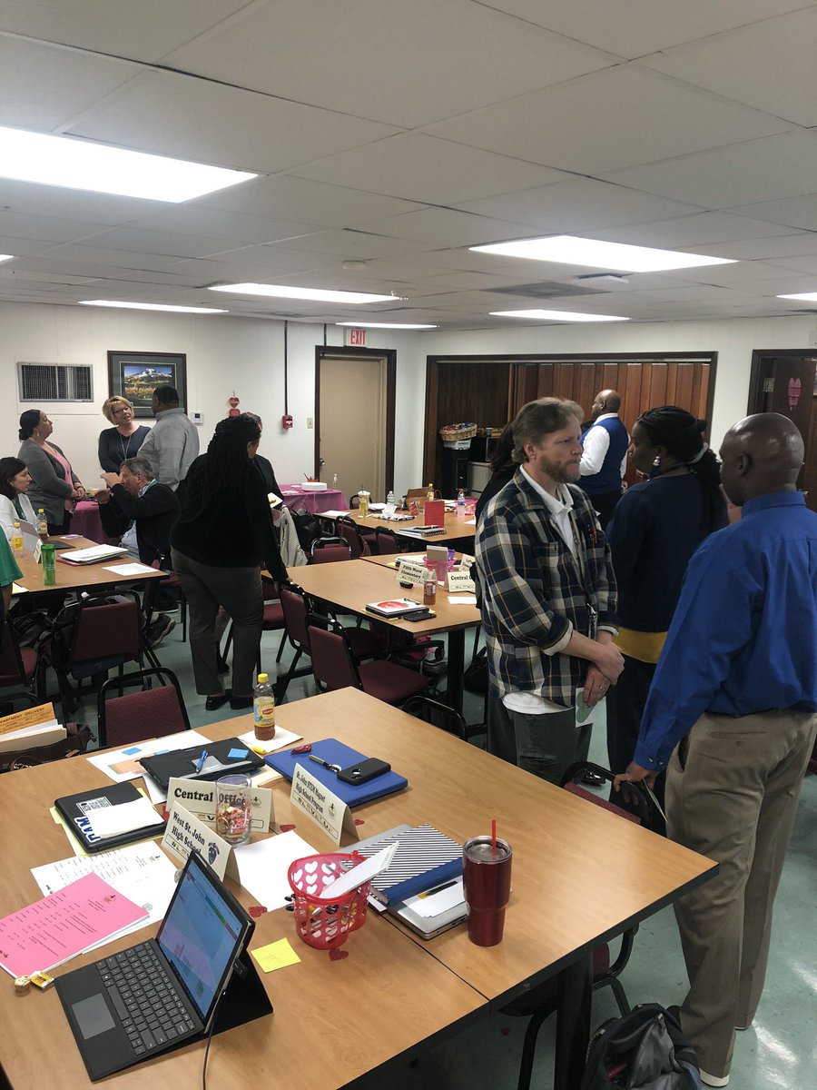 michelles723's tweet photo. Principal Circle- SJBP Principals engaged in “Speed Sharing” to #LevelUp instruction on their campuses. https://t.co/CfgTlU8a4J