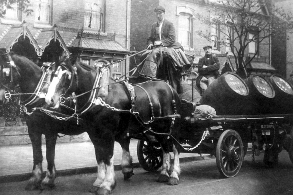 Ansells Brewery - A horse-drawn dray in 1930s © Trinity Mirror