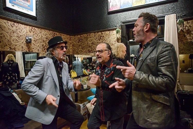 MickPuck's tweet photo. Odd moments in #TheWaterboys history: day off dance after last show in run of six, backstage, Nth America, 2019 #SteveWickham #RalphSalmins #AongusRalston https://t.co/nPTi8mlu2Z