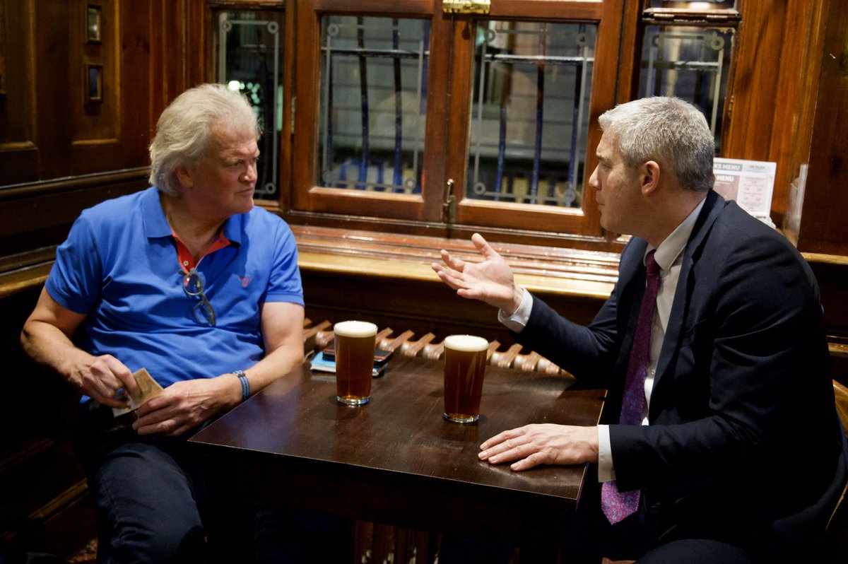 [THREAD]   #PictureOfTheDay 29th January 2020: Brexit Secretary  @SteveBarclay in Wetherspoons with Tim Martin   #PhotoOfTheDay