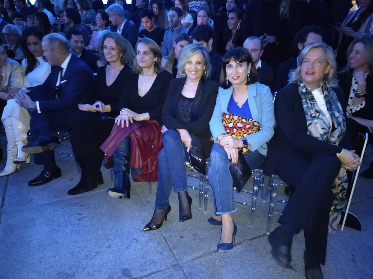 VOX_AytoMadrid's tweet image. Con nuestra concejal @CabelloArantxa en el desfile inaugural de Pedro del Hierro en la @mbfwofficial del Palacio de Cibeles #ModadeEspaña #FashionWeek