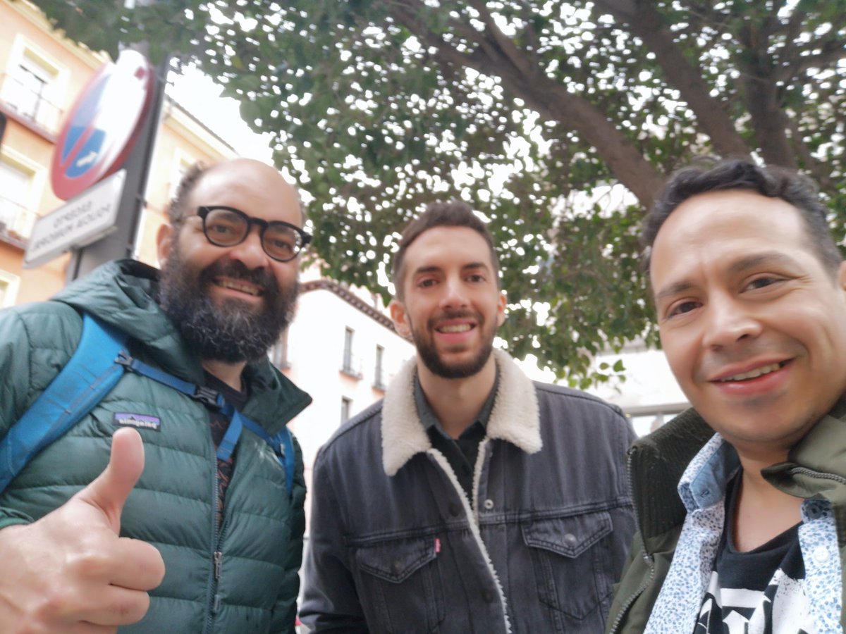 Cuando antes de entrar en una tienda de minis te encuentras a dos con los que te ríes de veras!!
Muchas gracias a los dos!! <a href="/davidbroncano/">David Broncano</a> @IgnatiusOOC