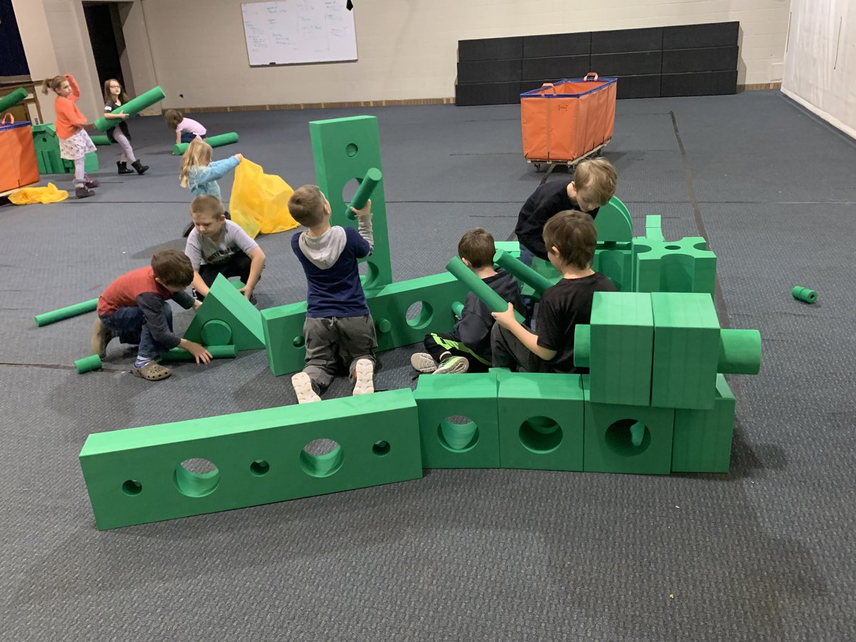 MikeStoesz1's tweet photo. New engineering equipment is a big hit! A huge benefit is the negotiating and socializing involved in sharing. #mr.mikeSTEAM #TEAMLUA  #wecode https://t.co/5fXeCvtjMU