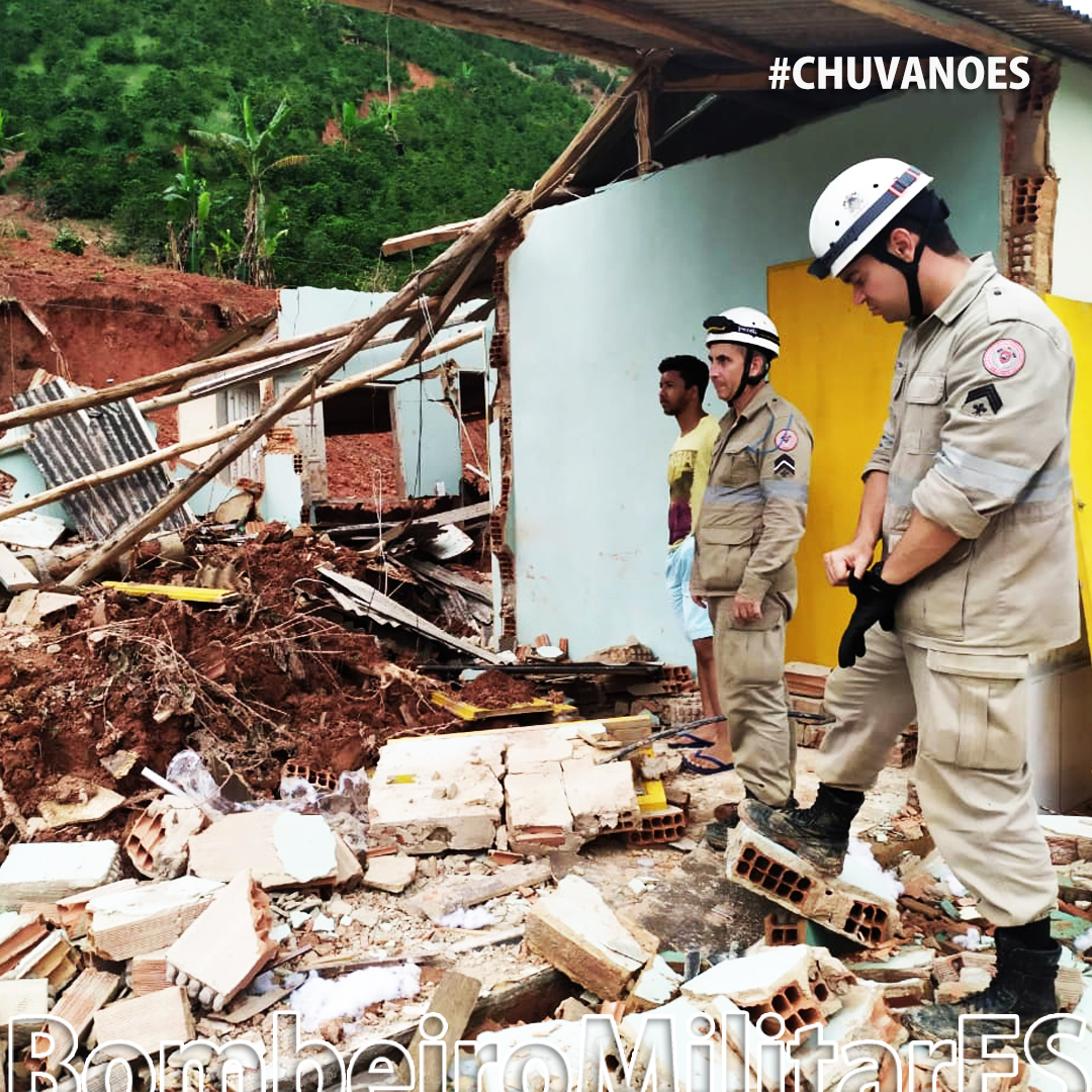 bombeirosES's tweet photo. NÃO MEDIMOS ESFORÇOS! 

Em meio ao desastre, sempre buscamos uma forma de guardar, protejer e salvar vidas.

TODOS POR TODOS. 

Somando forças podemos mais. 

#Iconha #Cachoeiro #VargemAlta #AlfredoChaves #Vida #GentilezaGeraGentileza #SomosTodosBombeiros #SomosCapixabas https://t.co/gMe3FldppX