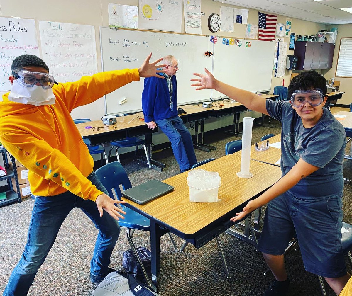 MustangsSM1's tweet photo. Science MATTERS in Mrs. Terandoโs 8th grade class!
๐งฌโ๏ธ๐จ
#ScienceMatters #dryice #safetyfirst #8thgrade
#themightymustangs #OUSD #honorrollschool #Oceanside #camppendletonfire https://t.co/7kt2sC0GUg