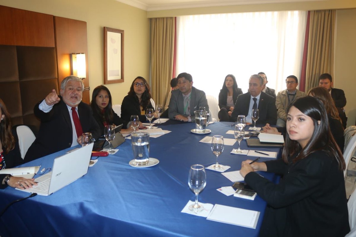 Produccion_Ecu's tweet photo. #Quito| Una delegación de expertos chilenos en cadenas de valor, junto con funcionarios del #MPCEIP, mantuvieron reuniones con representantes del sector productivo del país, para trabajar en oportunidades de negocio con empresas chilenas, por medio de encadenamientos productivos. https://t.co/vxzgJvE8cz