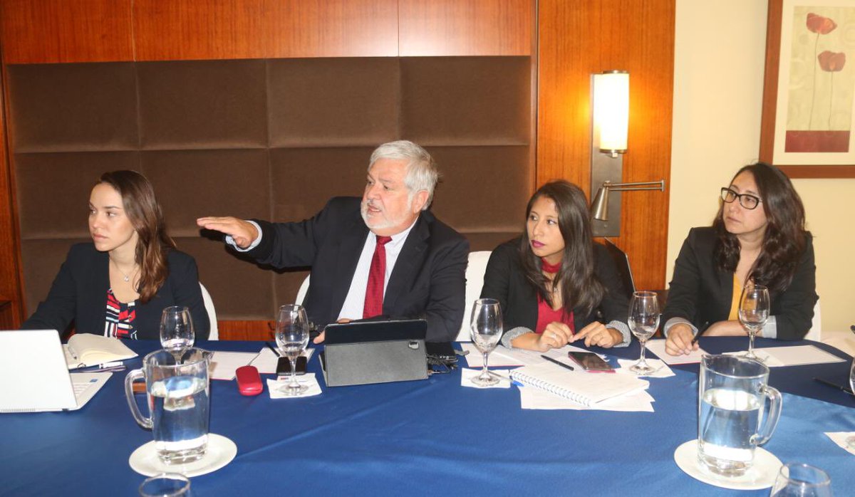 Produccion_Ecu's tweet photo. #Quito| Una delegación de expertos chilenos en cadenas de valor, junto con funcionarios del #MPCEIP, mantuvieron reuniones con representantes del sector productivo del país, para trabajar en oportunidades de negocio con empresas chilenas, por medio de encadenamientos productivos. https://t.co/vxzgJvE8cz