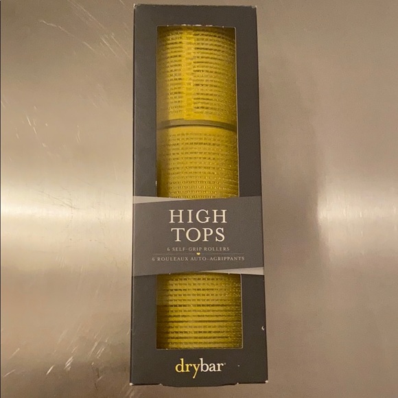 MommiesFreebies's tweet photo. So good I had to share! Check out all the items I'm loving on @Poshmarkapp #poshmark #fashion #style #shopmycloset #drybar: https://t.co/qydowdPptD https://t.co/DFXOZ9qpQi