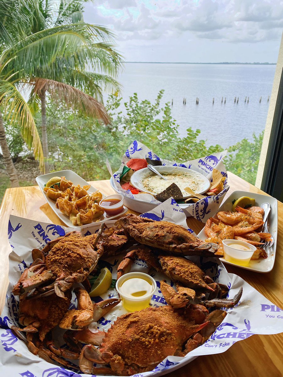 From the water to the table, you can't fake fresh!

#PinchersUSA #SWFL #Seafood