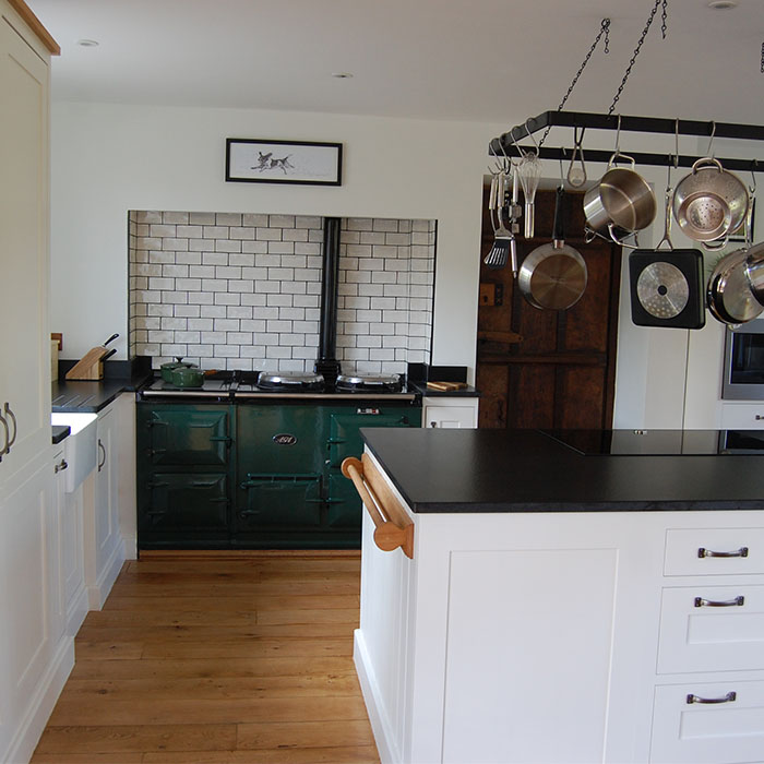 FourCornersUK's tweet photo. Our handcrafted Quaker Kitchen Shaker style cabinets and island bring a contemporary charm to this beautiful country kitchen. Explore the style here: https://t.co/rJmtGedcnK 

#kitchen #kitchendesign #kitchenlove #kitchengoals #kitchenstyle #kitchenisland #luxurykitchen https://t.co/0XAlO5ZjHx
