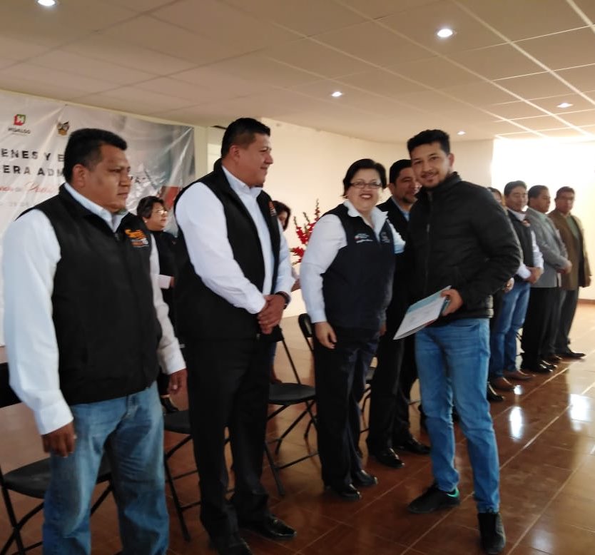 El Gobierno de <a href="/omarfayad/">Omar Fayad</a> refrenda su compromiso para con las y los trabajadores de la educación con la entrega de dictámenes y estímulos del Programa de Carrera Administrativa en la región de Actopan.