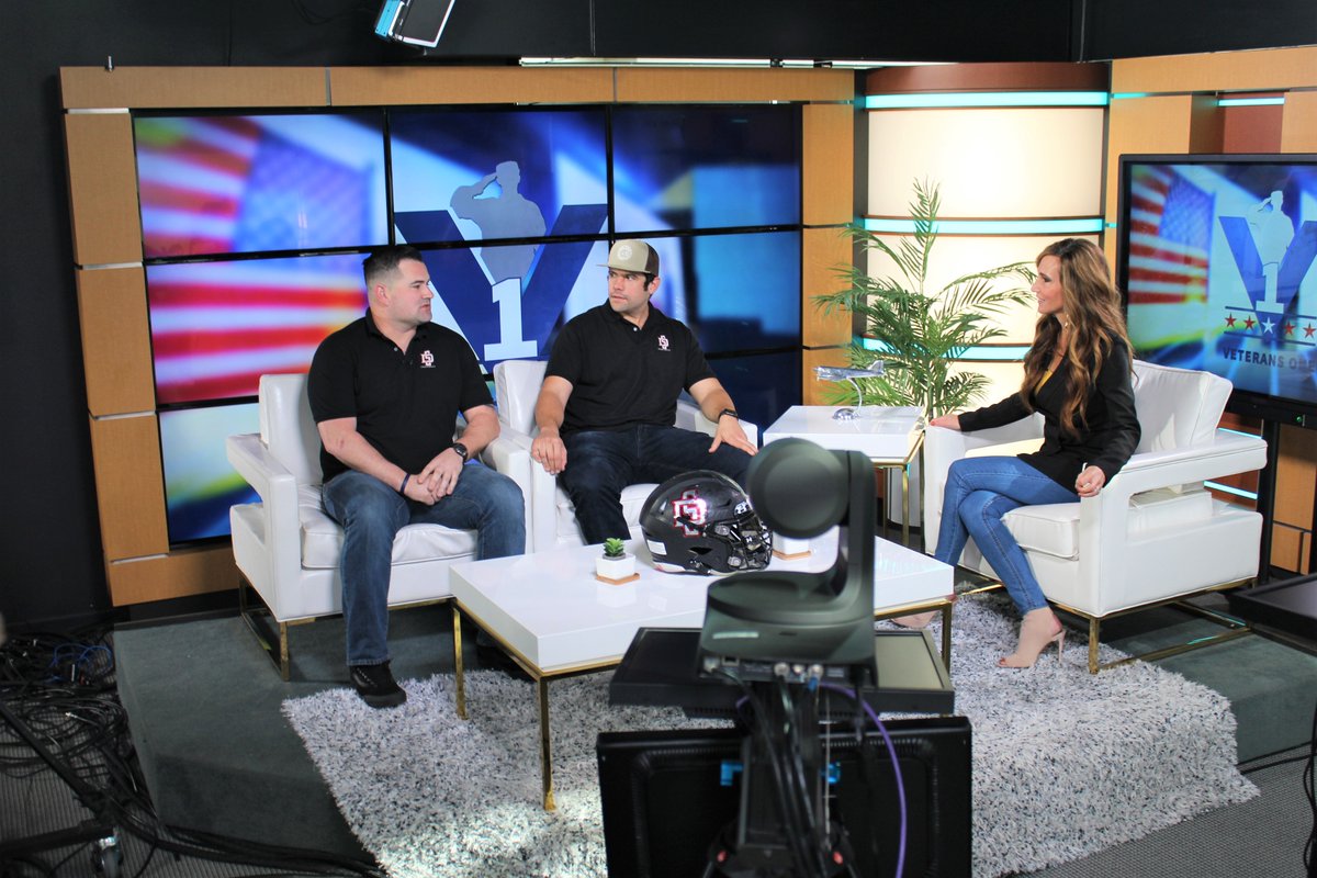 veteransonetv's tweet photo. #BTS photos w/@SD_Enforcers Defensive Ends, Joe Pelligrini &amp; Emery Langley!🏈Joe, #Firefighter w/@SDFD🚒&amp; Emery, #Police Officer w/@SanDiegoPD🚓Both spend their free time playing for the SD Enforcers w/the goal of raising money for #charity. 

Be sure to stay tuned for more!🎬 https://t.co/9UmZBe4phZ