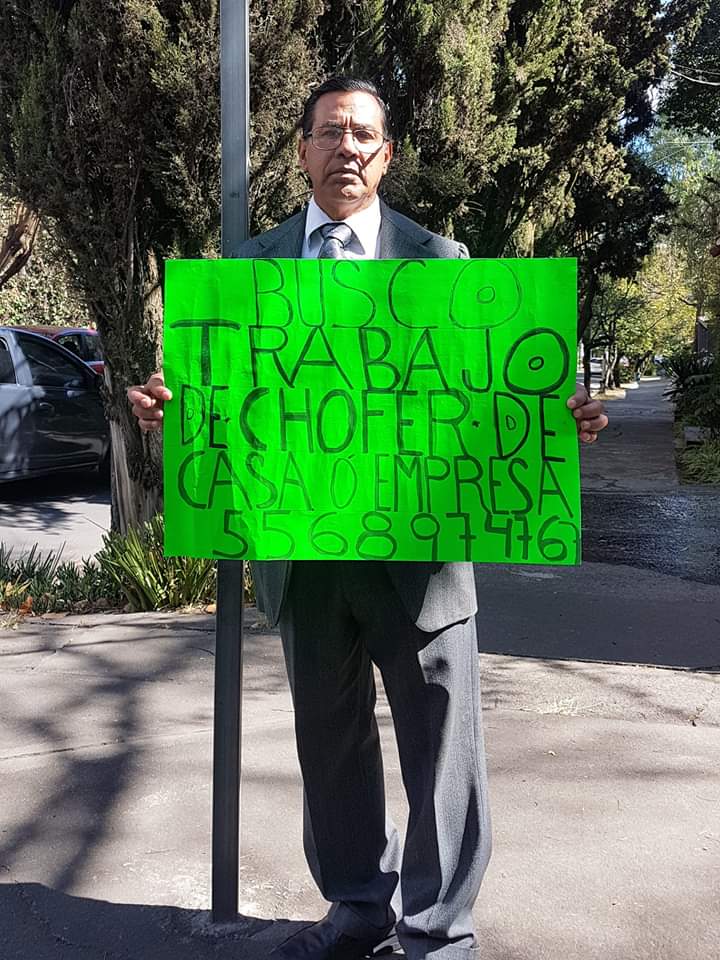 pampleto's tweet photo. Citando a Paulina#AyudaComunitaria Me encontré a este señor en Lomas de Chapultepec, CDMX. No lo conozco pero me encantó su forma de comunicar que necesita trabajo, me comentó que esta desesperado y le urge trabajar! Se llama Fernando Rodríguez y es un encanto. #comprate #ayudemo https://t.co/JwwdctRdn5