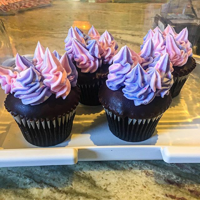 How about a vegan cupcake for an afternoon pick-me-up? Who’s with me?!
. . .
#vegan #torontoeats #torontovegan #homebaking #fromscratchwithlove