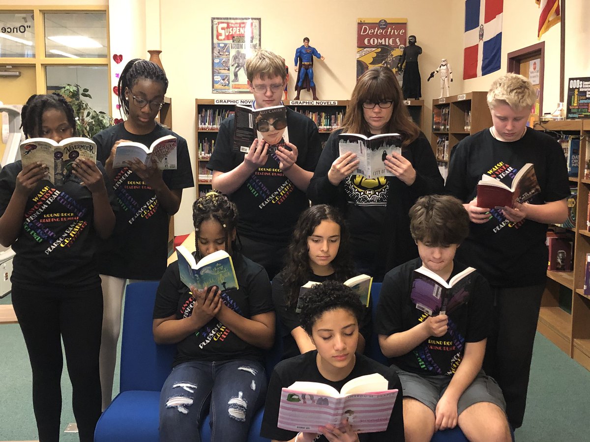 HernandezMSLib's tweet image. “Let’s get ready to rrrumble!” The @HernandezMS Reading Rumble team gets ready to compete in today’s @RRISD contest!